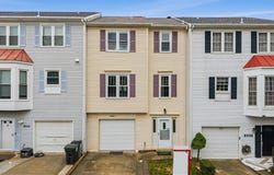 8956 CANNON RIDGE Drive, MANASSAS, VA 20110