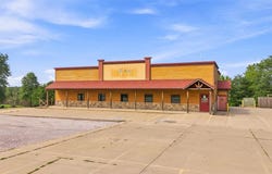 416 W Jackson St, Sigourney, IA 52591
