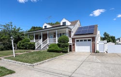 20 E Clearwater Road, Lindenhurst, NY 11757