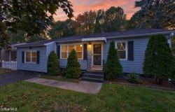 17 Richards Drive, Albany, NY 12205