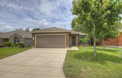 401 Summerside Ave, Lockhart, TX 78644