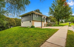 3326 Kimberly Drive, Dubuque, IA 52002