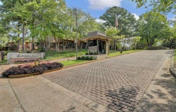 732 FOREST LAKE Dr, Memphis, TN 38117