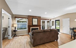 1190 Black Oaks Lane N, Plymouth, MN 55447