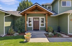 755 S 4th Street, Central Point, OR 97502
