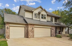 1003 Lakeview Drive, Cedar Falls, IA 50613