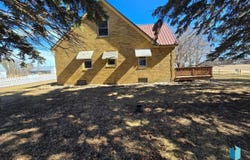 886 141st St, Pipestone, MN 56164
