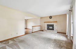 970 E Mackinac Ave, Oak Creek, WI 53154