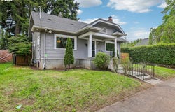 8124 SE ASH St, Portland, OR 97215
