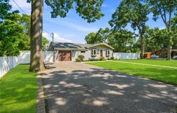 91 Spruce Avenue, West Islip, NY 11795