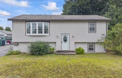 8 Debbie Avenue, Biddeford, ME 04005