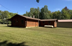 W14871 Sandtown Rd, Engadine, MI 49827