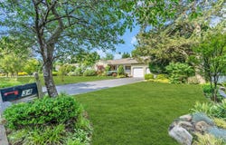 34 Aberdeen Road, Smithtown, NY 11787
