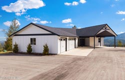 52 Hoof Run, Cocolalla, ID 83813