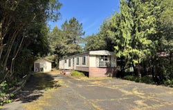 1600 RHODODENDRON Dr, Florence, OR 97439