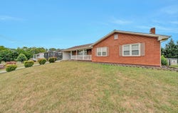 7633 Deer Branch Rd, Roanoke, VA 24019