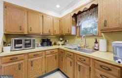 442 LAKESIDE DR, LEVITTOWN, PA 19054