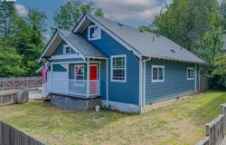 180 N JOHNSON St, Coquille, OR 97423