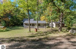 5362 Hillcrest Street, Gladwin, MI 48624