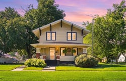 105 E Pleasant Valley Street, Sigourney, IA 52591
