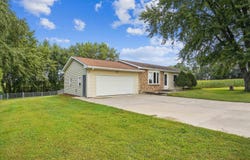 149 E Mt. Vernon Road, Waterloo, IA 50703