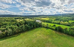 889 River Road, Peru, NY 12972