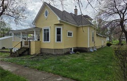 715 W 4th Street, Cameron, MO 64429