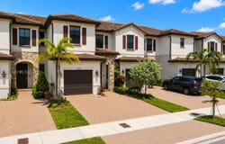 10934 W 33rd Way, Hialeah, FL 33018