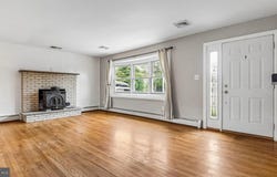 32 HOLLAND Drive, CHALFONT, PA 18914