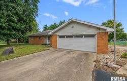 18 ELIZABETH Court, Elkhart, IL 62634