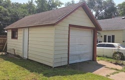905 S 5th Street, Clinton, IA 52732