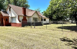 1411 US Route 66/ N 4th Street, Sayre, OK 73662