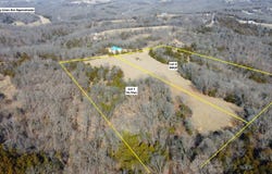 01 E. Cedar Tree Ln., Hartsburg, MO 65039