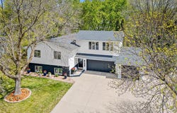6881 Redwing Lane, Chanhassen, MN 55317