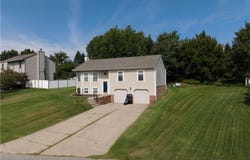 406 S Point Ct, South Fayette, PA 15057