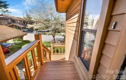 521 Courtwood Lane, Hendersonville, NC 28739