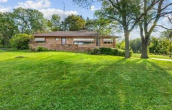 2300 Kevenauer Dr, Brookfield, WI 53005