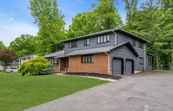 16 Woodmere Road, North Brunswick, NJ 08902