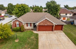 1345 W Dunrobin Castle Drive, Nixa, MO 65714