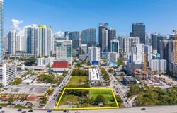 301 SW 8th St, Miami, FL 33130