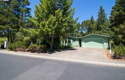 240 MUNSEL CREEK Loop, Florence, OR 97439