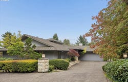 26 MONTICELLO Dr, LakeOswego, OR 97035