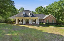 72 Brookline Dr, Hattiesburg, MS 39402