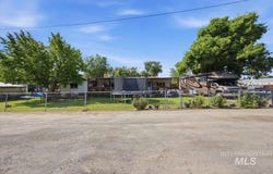 535 5th Ave W, Gooding, ID 83330