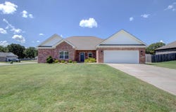 1 Oaks Lane, Greenbrier, AR 72058