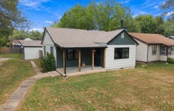 1201 Henry St, Augusta, KS 67010-1415