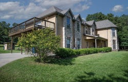 1318 Oakwood Drive, Hollister, MO 65672