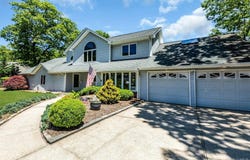 23 Campus Lane, Ronkonkoma, NY 11779