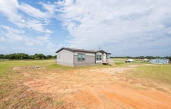 859 Ivy Switch Rd, Luling, TX 78648