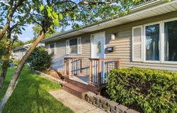 145 Shawnee Drive, Carol Stream, IL 60188